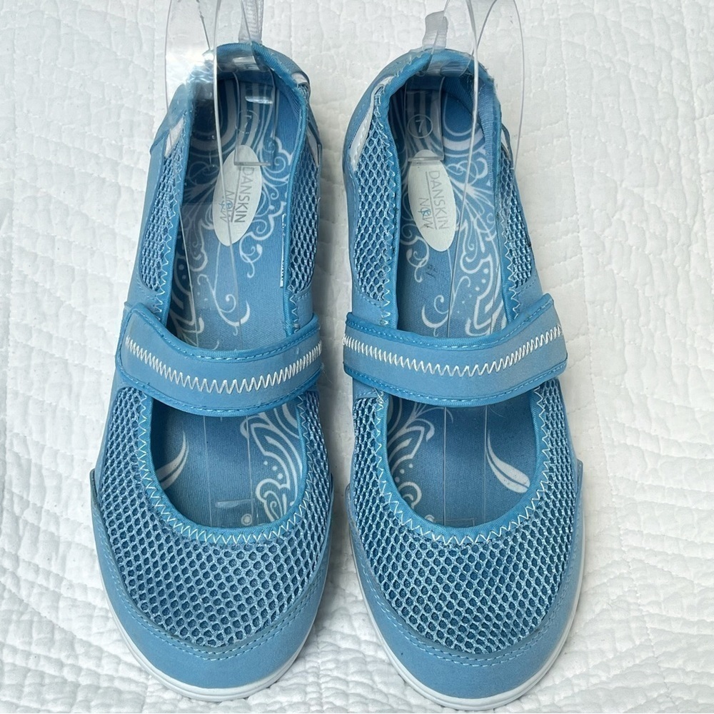 Danskin Now Womens Chaka Sz 7 Blue / White Slip On Mary Jane Sneakers Shoes - Picture 3 of 10
